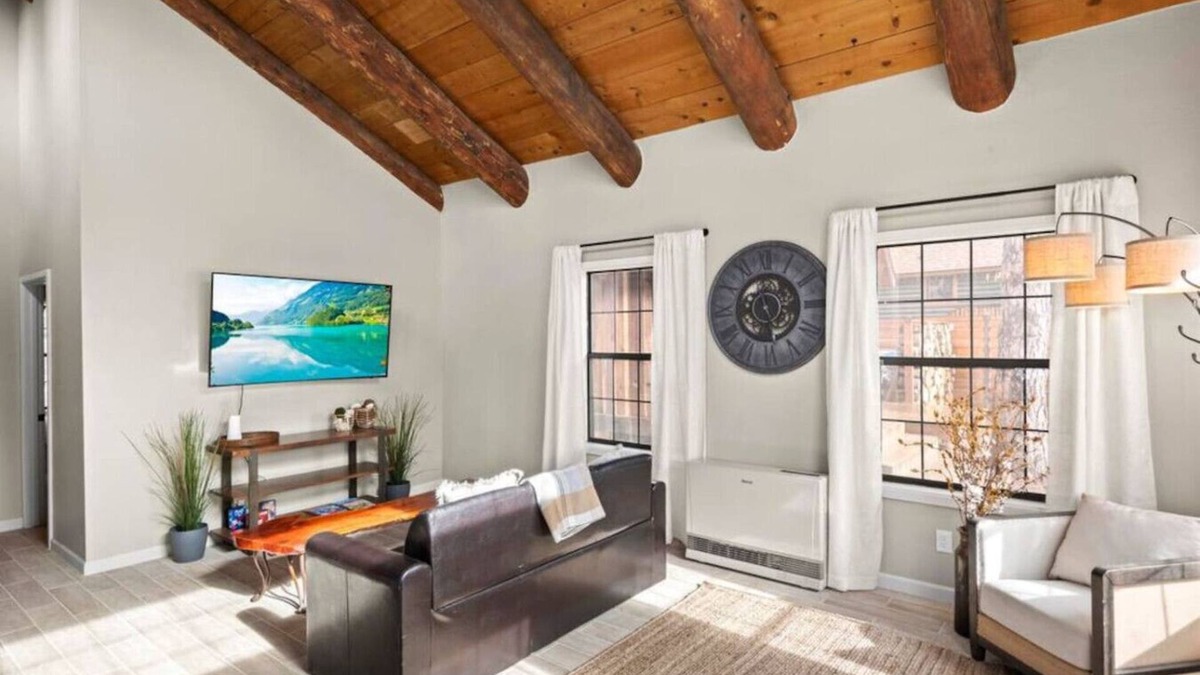 Kachina Village Cabin | Hot Tub | King | Heated Bathroom Floor