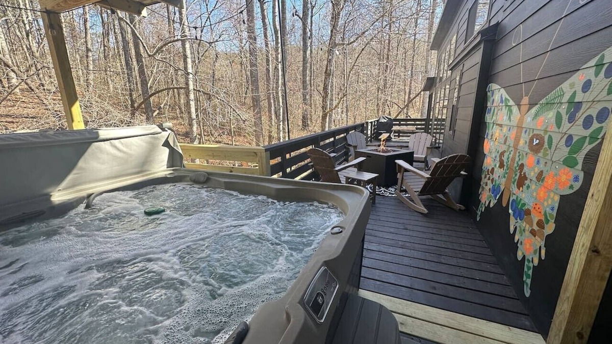 Mentone House | Hot Tub l Creek & Waterfall l Game Room