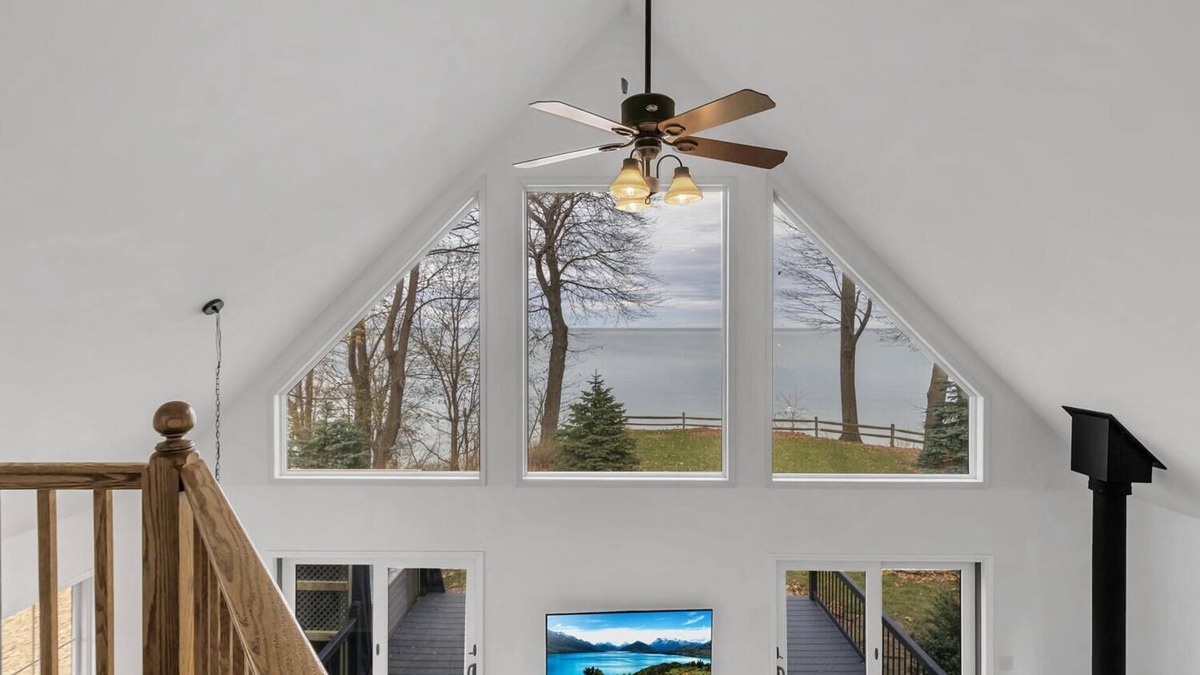 Olcott Ski Chalet | HOT TUB | Lake Front | Lavender Home