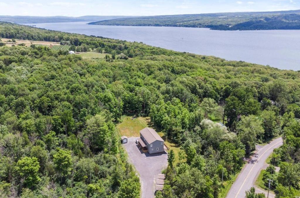 Lansing Apartment | Hot Tub! LRG Home! Sleeps 24!Near Ithaca! Dogs OK