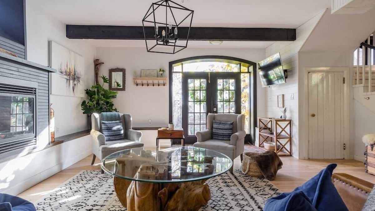 Hamilton Township House | HOT TUB✨luxury✨160 yr old Country Coach House