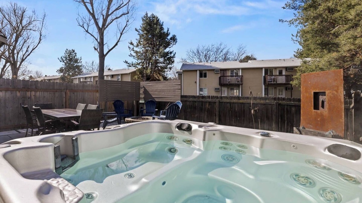 Southeast Boise House | Hot Tub-Modern-Central