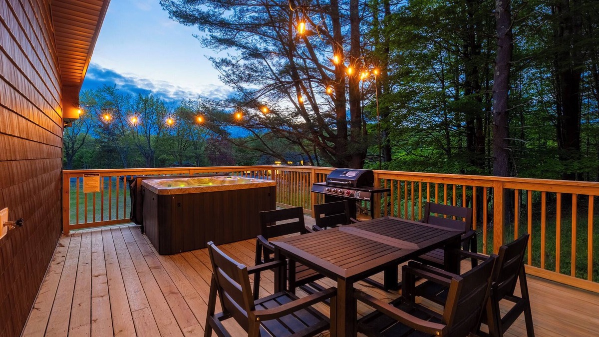 East Durham House | Hot Tub, Modern Design, Great Views!
