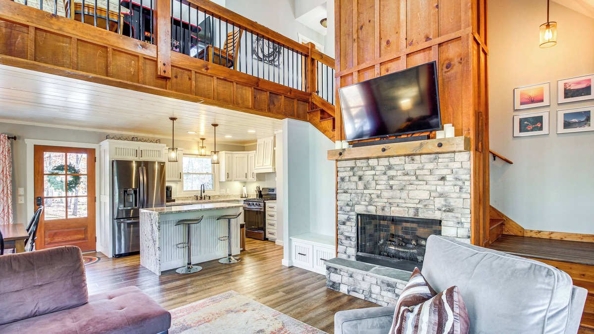 Eagle Mountain Cabin | Hot Tub & Movie Room: Updated Cabin in Ellijay!