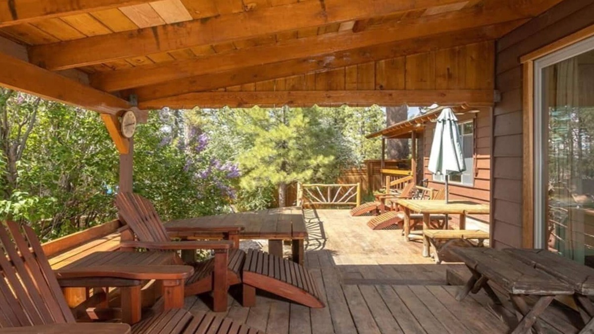 The Village Cabin | Hot Tub Near Lake Kellys Kottage