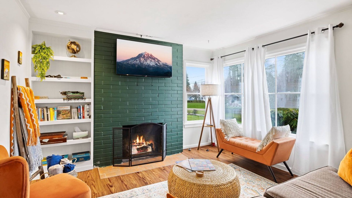 North End House | Hot Tub! Pets! Green Clean-Walking Distance to Proctor District