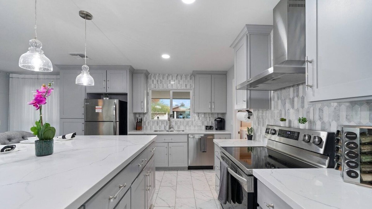 Glendale House | Hot Tub, Pool, Water Slide, Diving Board, King Bed