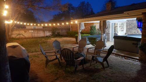 Lubbock House | Hot Tub, Privacy, sleeps 11 & TONS of Space!