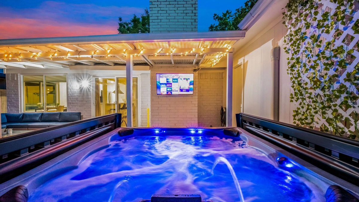 Northeast Carrollton House | Hot Tub, Putting Green, Game Room!