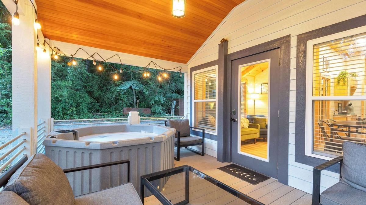 Greenville Cabin | Hot Tub! Riverfront Cabin 6 min to GVL - Sleeps 4