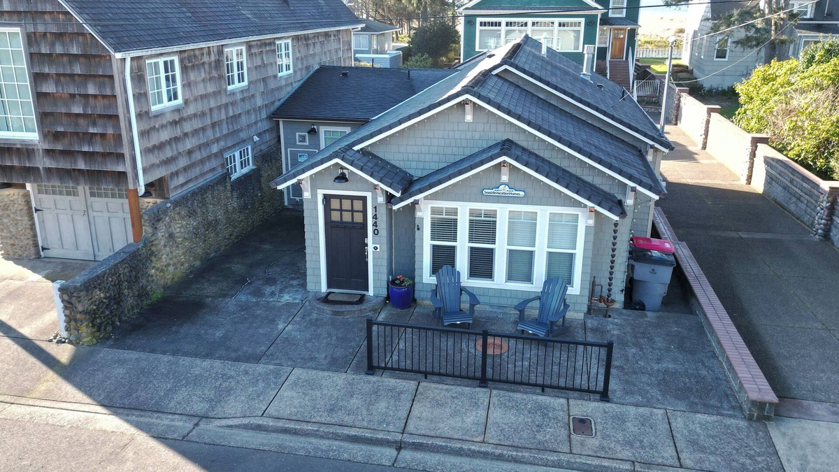 Seaside House | HOT TUB: SHORE TO PLEASE: 200ft to BEACH: Seaside Vacation Homes, Inc Managed