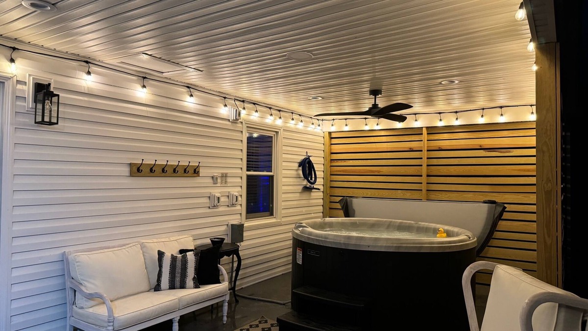 Afton Cottage | HOT TUB! Soak into the Heart of Nelson County/Hosted by Heather