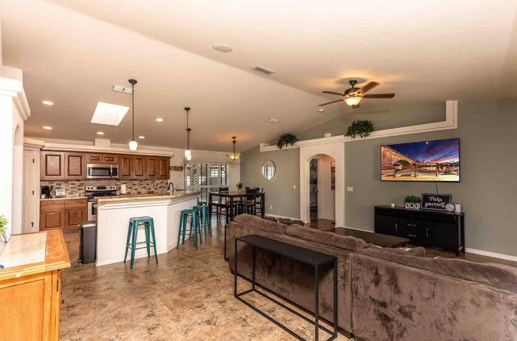 Lake Havasu City House | HOT TUB . SPACIOUS . PETS . CENTRAL . BOAT PARKING