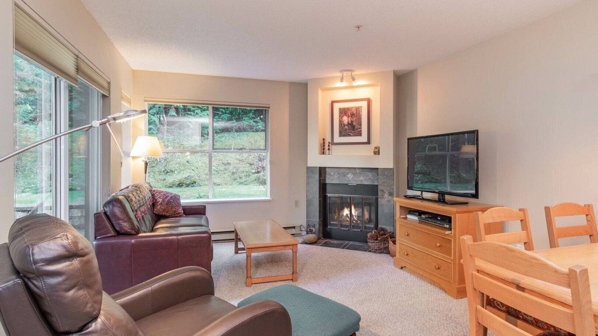 Blackcomb Condo | Hot tub | Steps to Blackcomb | Free parking