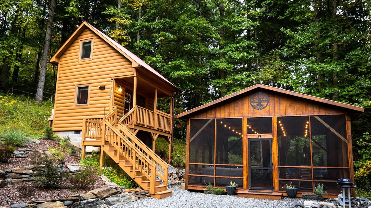 Todd Cabin | Hot Tub, Views, Romantic Outdoor Lounge Area