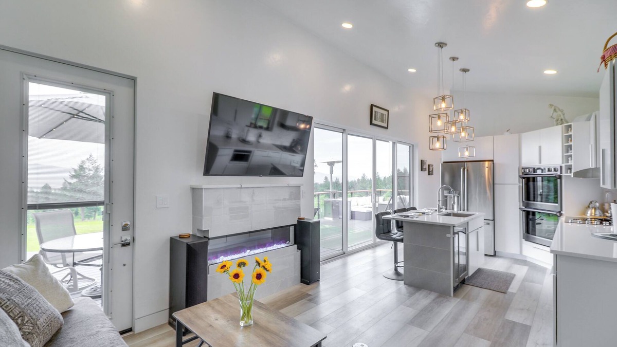 Eureka House | Hot Tub & Views: 'Sunset Valley Retreat' in Eureka