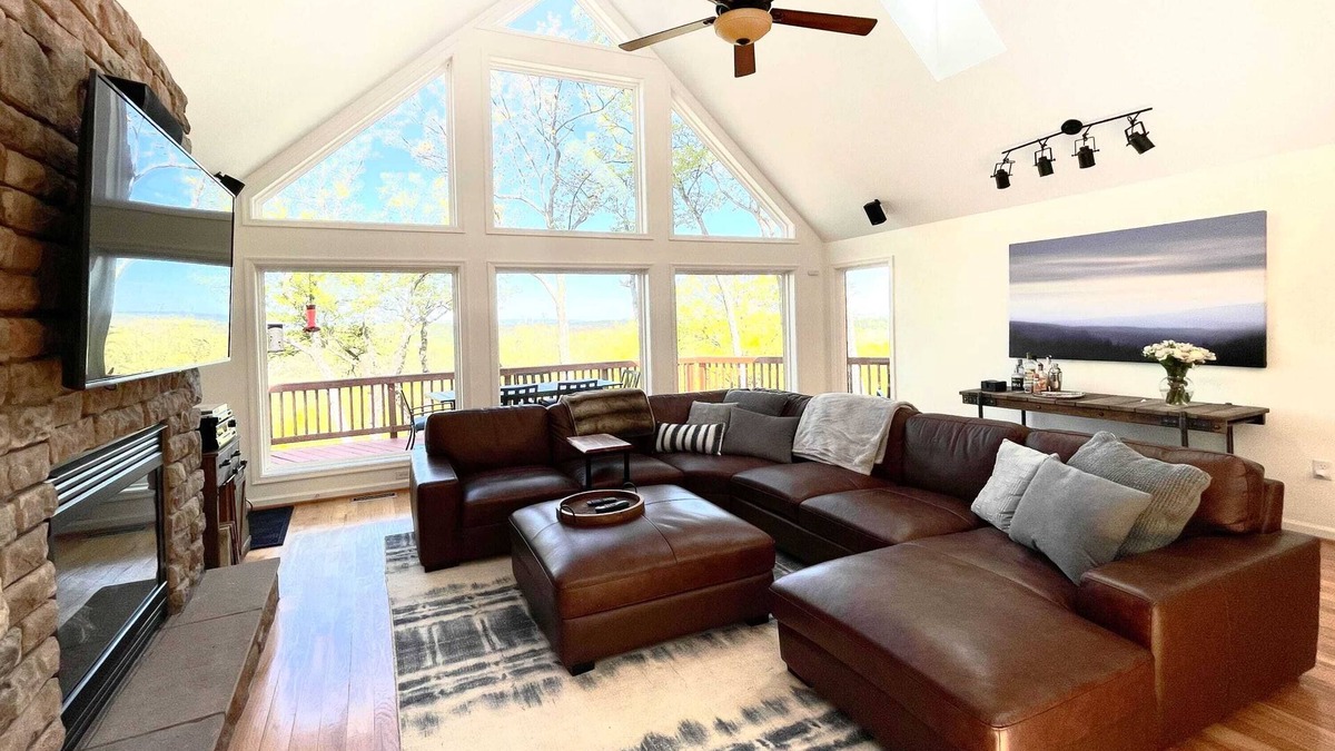 Front Royal House | Hot tub w/Sunset Views! Secluded mountain chalet