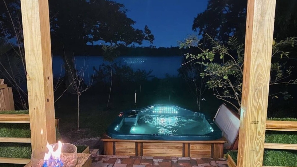 Old Seminole Heights Cottage | Hot tub, waterfront, Bush Gardens, kajaks, fishing