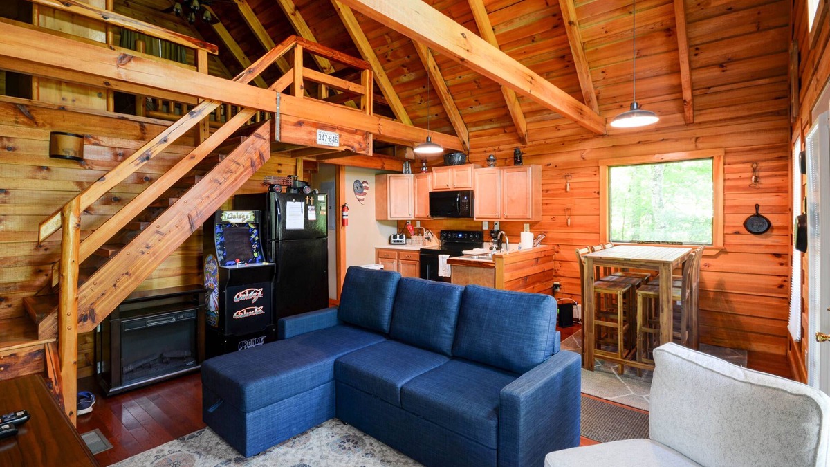 Campton Cabin | Hot Tub, WiFi,Arcade - Family Cabin - Hidden Chalet - Red River Gorge, Kentucky!