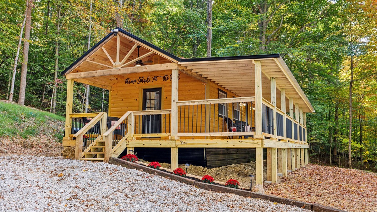 Stanton Cabin | Hot Tub & WiFi - Small Family Cabin - Throw'n Shade - Wooded Retreat near Red River Gorge, Kentucky!