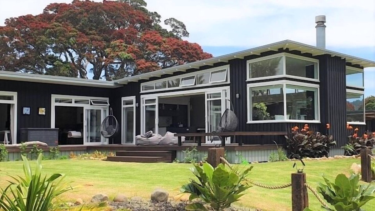 Hot Water Beach House | HOT WATER ESCAPE - HOT WATER BEACH HOLIDAY HOME in Hot Water Beach