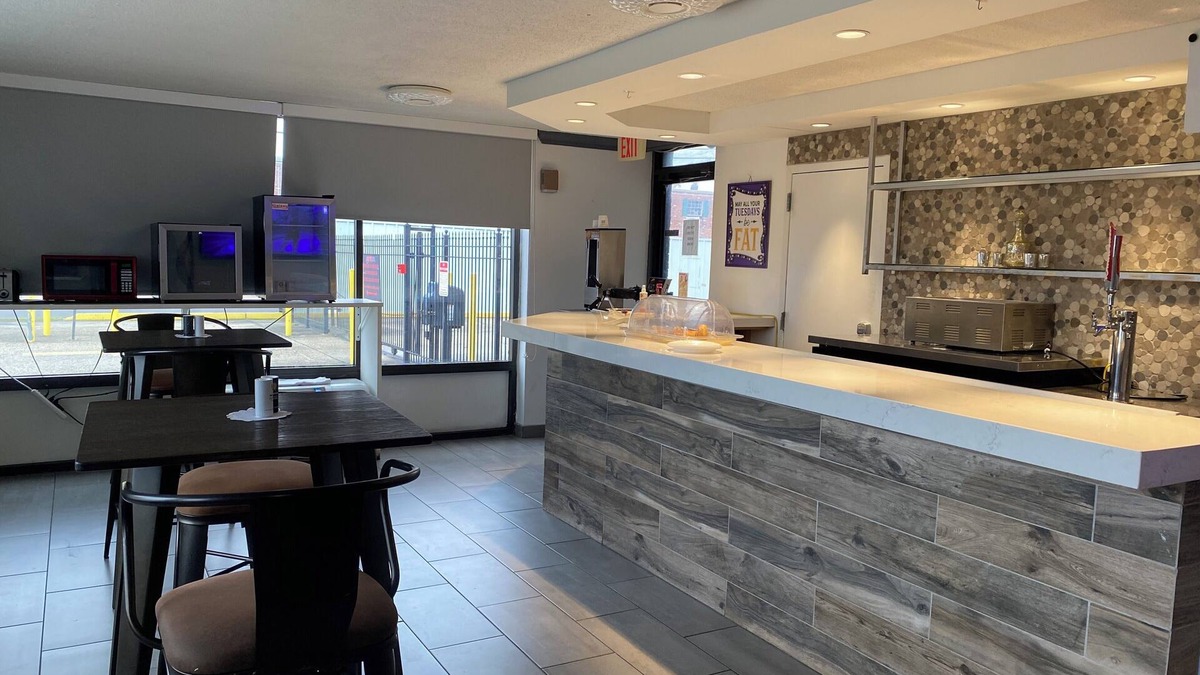Pines Village Hotel | Hotel 10 Extended Stay