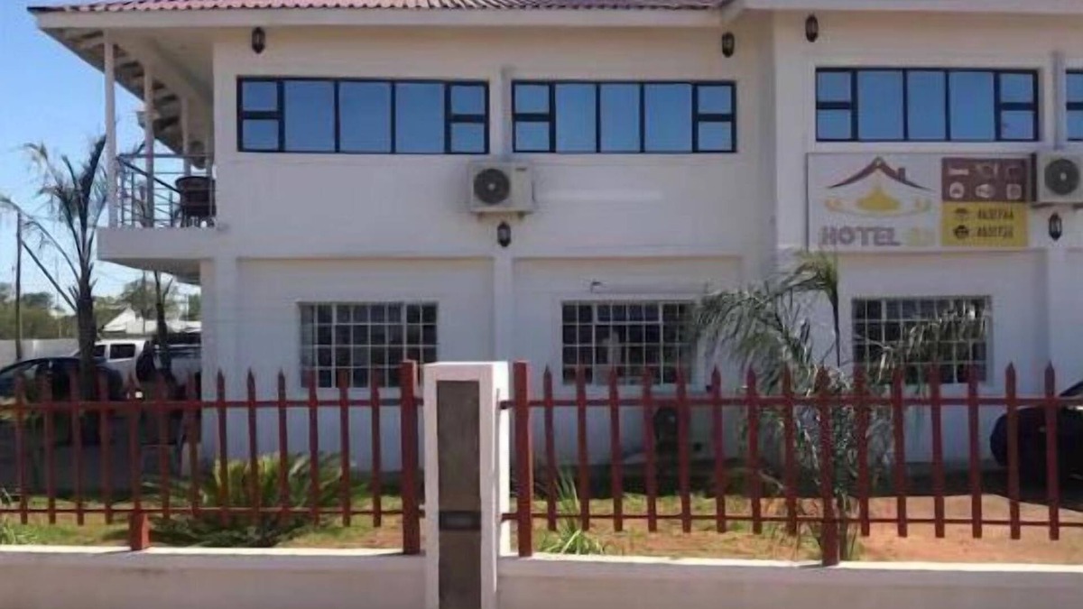 Serowe House | Hotel 23 Botswanna #2 4bdrm