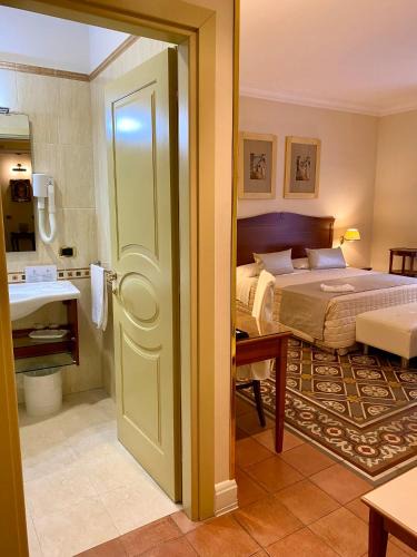Isola del Borgo Antico Hotel | Hotel Akropolis - Museum Hotel