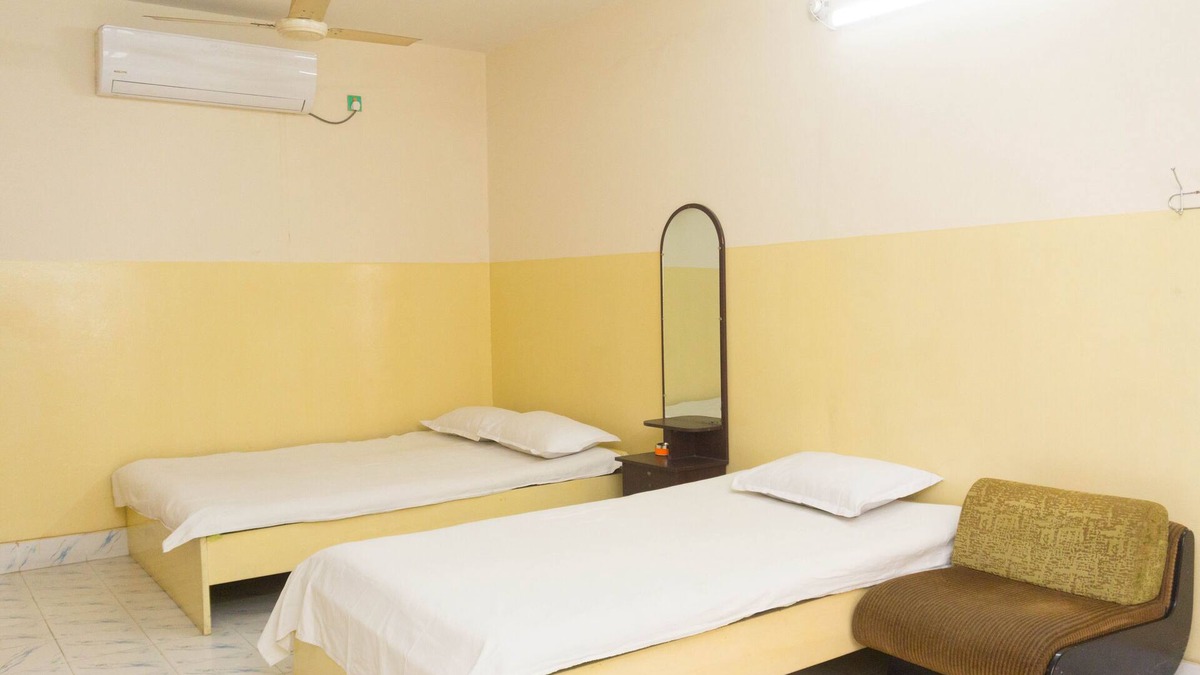 Dhaka Hotel | Hotel Al Sarwar - Deluxe Triple Room