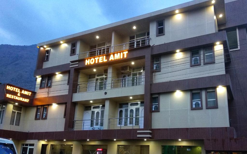 Bajaura Hotel | Hotel Amit - 5 Mins Drive to Airport