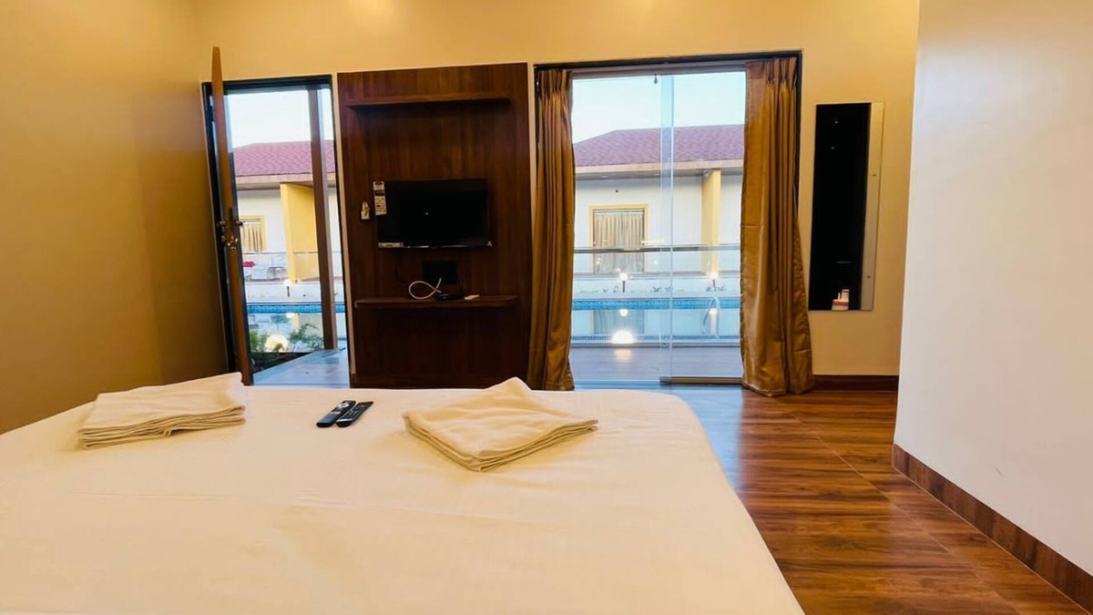 Jadhavwadi Hotel | Hotel Amrai 69