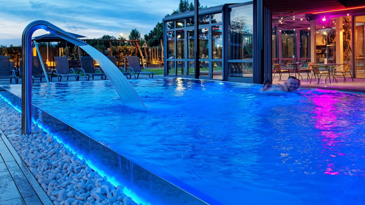 Cakovice Hotel | Hotel Aura Design & Garden Pool