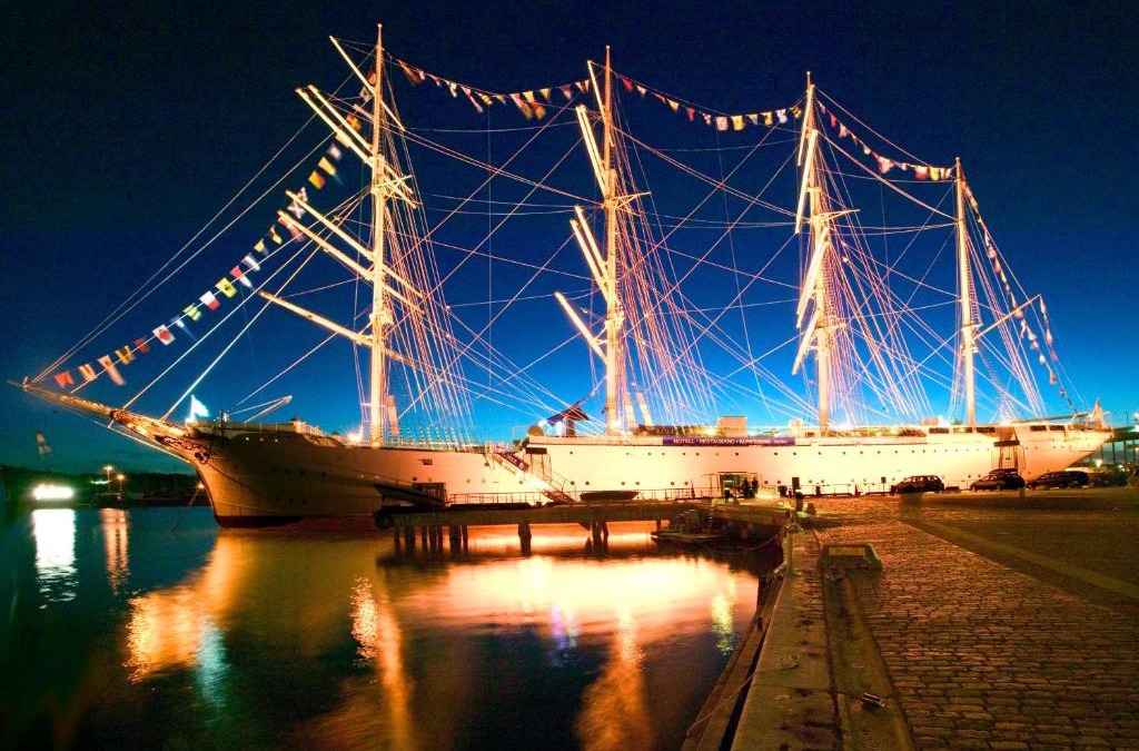 Centrum Boat Rental | Hotel Barken Viking