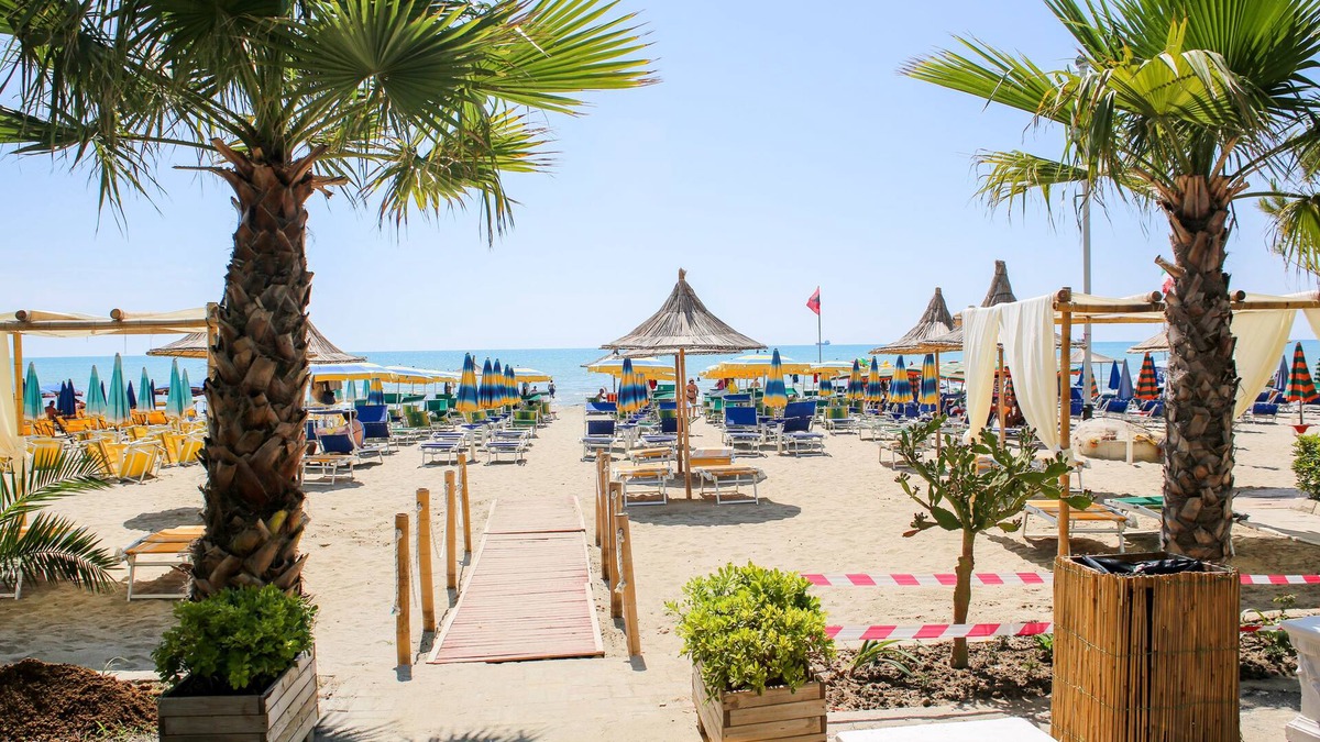 Shkembi i Kavajes Hotel | Hotel Bella Vista