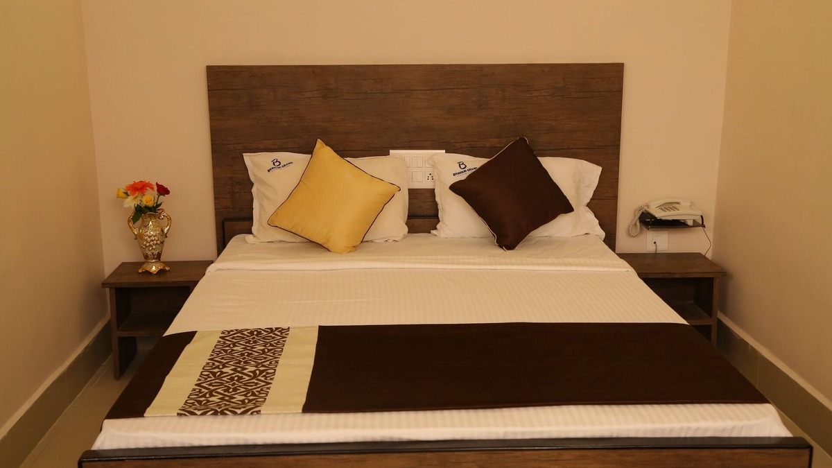 Nidadavolu Hotel | Hotel Bhavani Grand