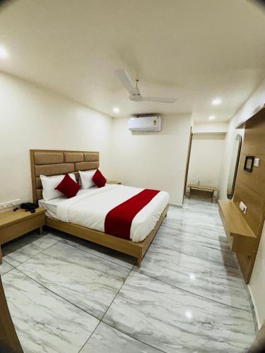 Vadodara House | Hotel BK Palace AC Rooms