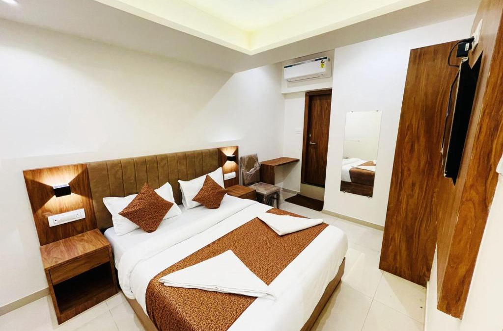 Andheri Hotel | HOTEL BLACK BURN