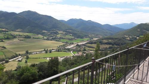 Monteleone di Spoleto Hotel | Hotel Brufa