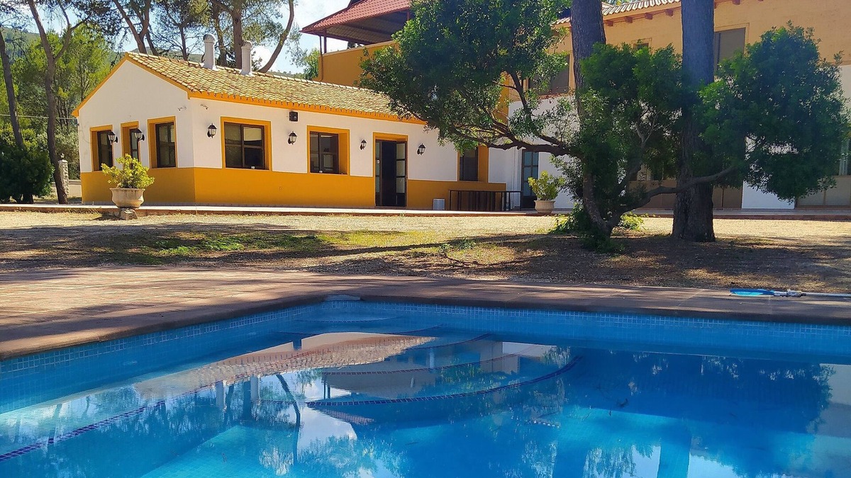 Villalonga Villa | Hotel Casa Rural Ideal Para Familias y Amigos en Plena Naturaleza