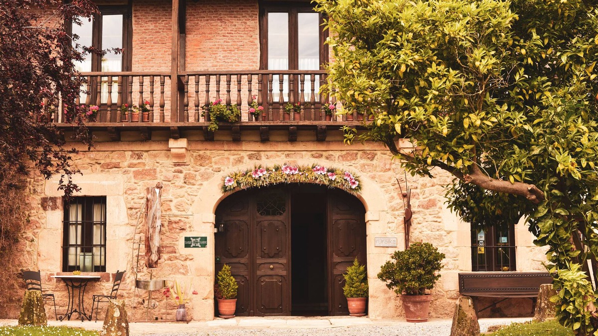 Medio Cudeyo Hotel | Hotel Casona de Hermosa
