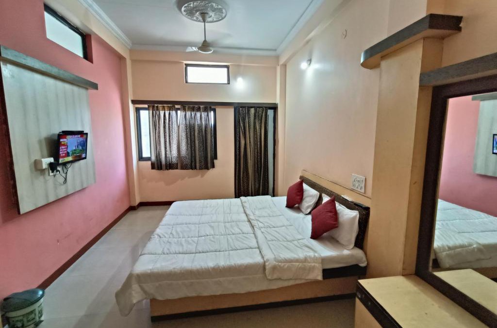 Maheshwar Hotel | Hotel chaitanya