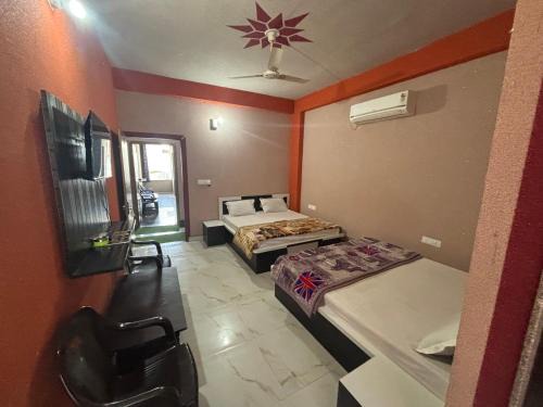 Shri Madhopur Hotel | Hotel Chandar Palace - Near Khatu Shyam Ji Temple