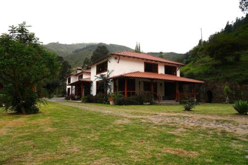 Guangopolo Hotel | Hotel Claroscuro Casa Ilayaku