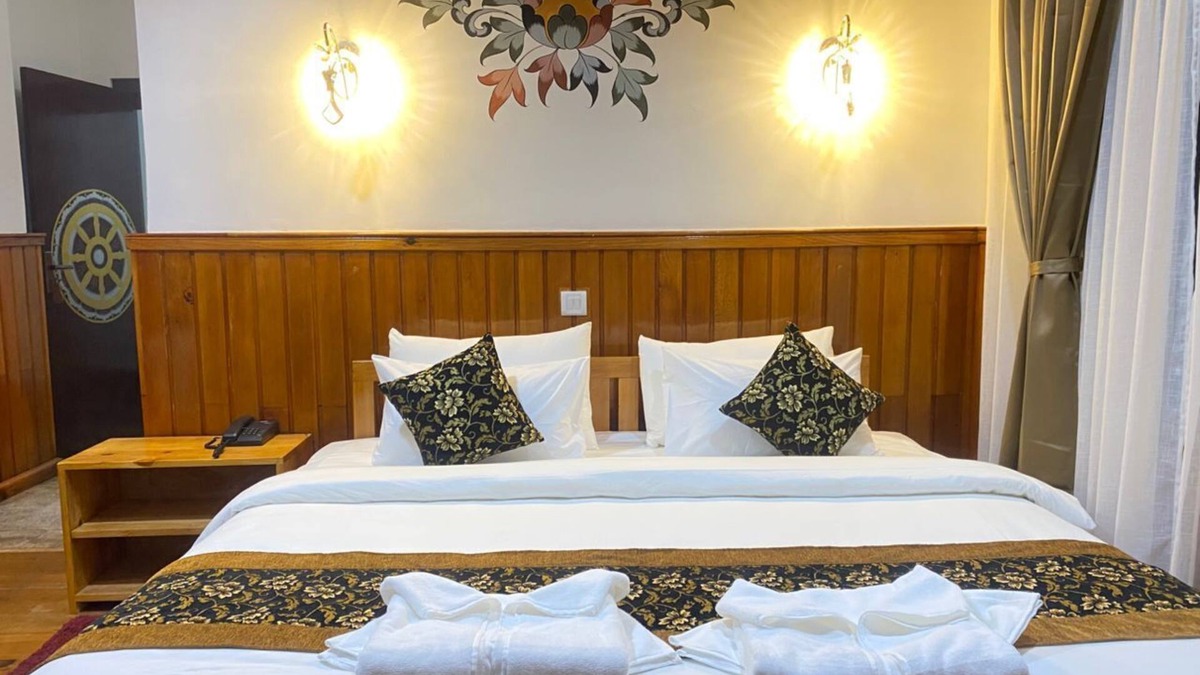 Khuruthang Hotel | Hotel Classic Wood
