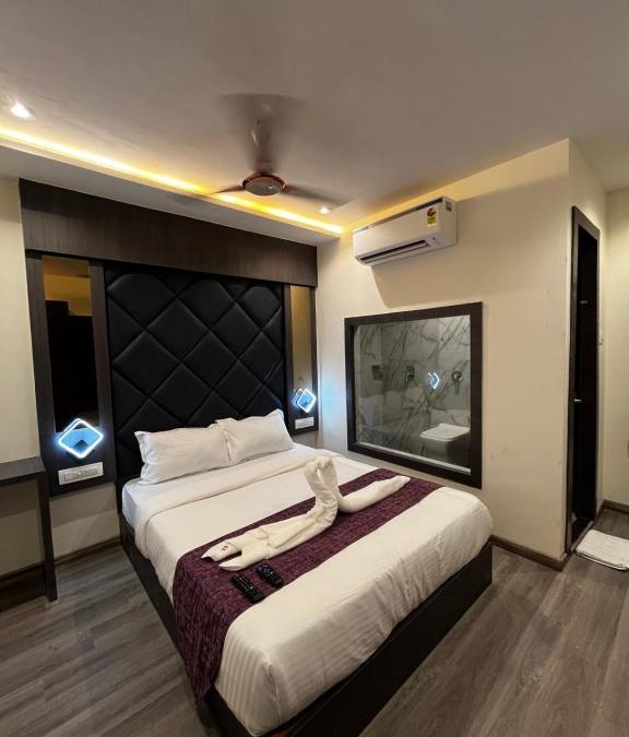 Andheri West Hotel | Hotel Classio Andheri - Near DN Nagar Metro Station