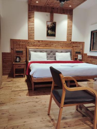 Mandi Hotel | Hotel CM Palace - Pure Vegetarian