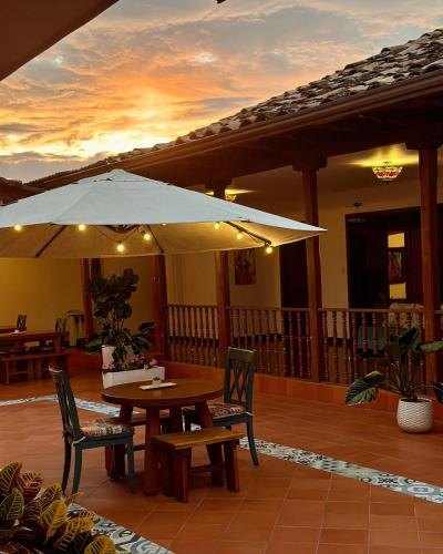 Pitalito Hotel | Hotel Colonial Andino - Parque principal de Pitalito