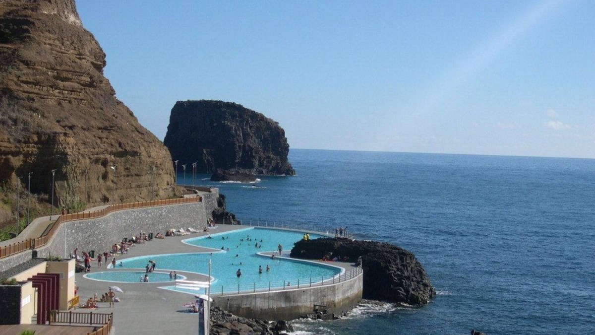 Porto da Cruz Hotel | Hotel Costa Linda