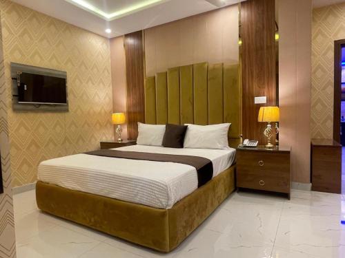 Fatehjang Hotel | Hotel Croydon International