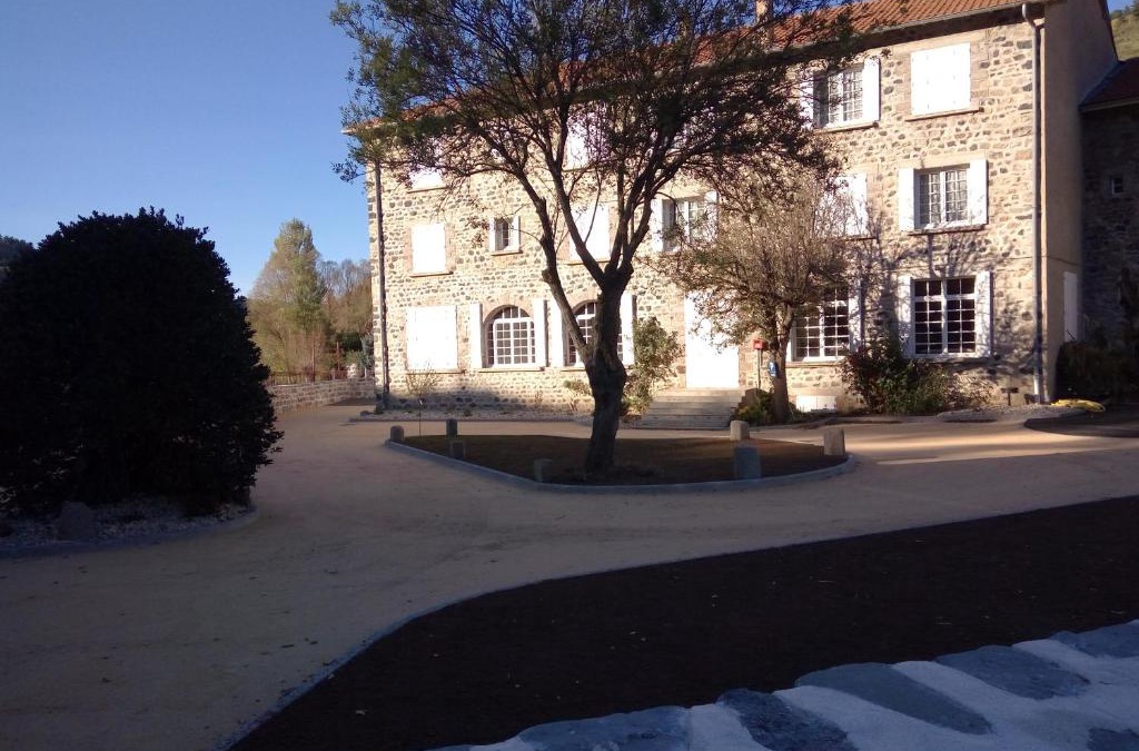 Goudet Hotel | Hotel De La Loire